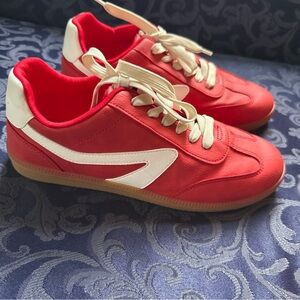 Dolce Vita Quantum women size 9 red